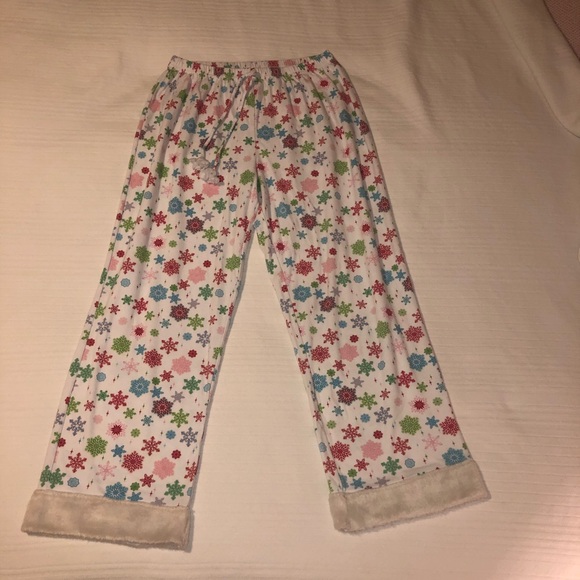 Christmas Pajama Set 🎅🏼🎄☃️🤶🏻 - Picture 4 of 7